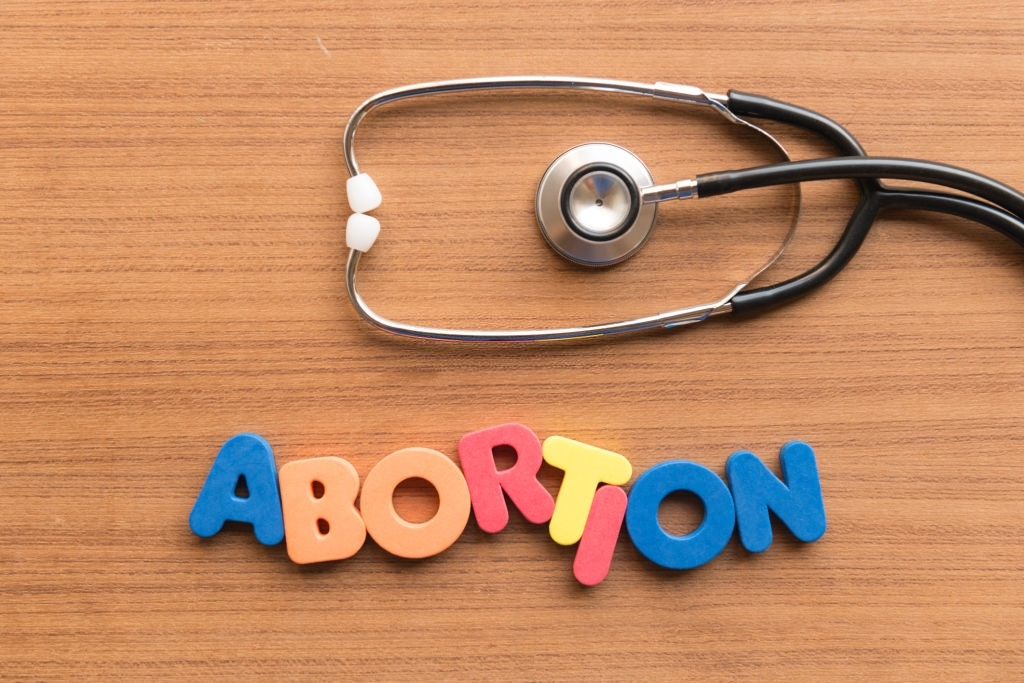 عوارض سقط جنین