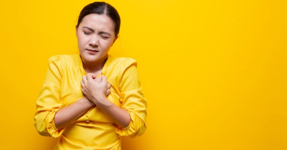 علت درد سینه در خانم ها