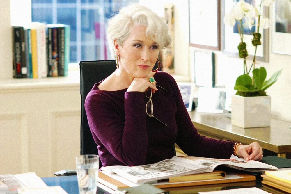 بررسی فیلم سینمایی "The Devil Wears Prada" و تأثیر آن بر صنعت آرایشی و بهداشتی و روژه